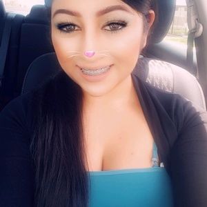 Meet your Posher, Alejandra